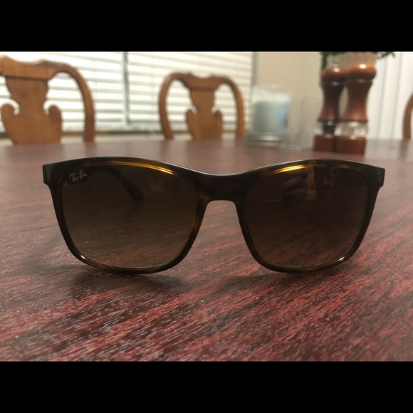 Ray-Ban Sunglasses - Picture 1 of 6